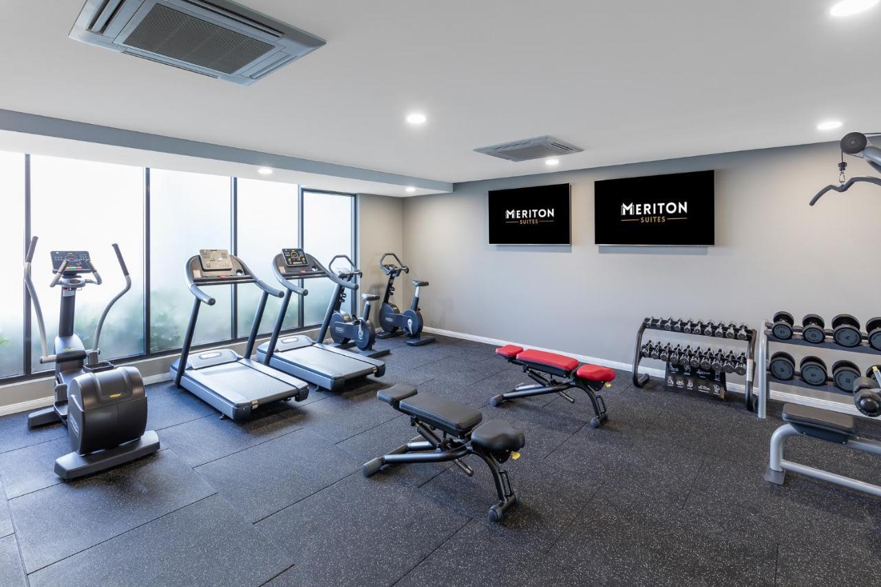 فندق أجنحة ميريتون كاورد ستريت، ماسكوت سيدني المظهر الخارجي الصورة The gym at the hotel