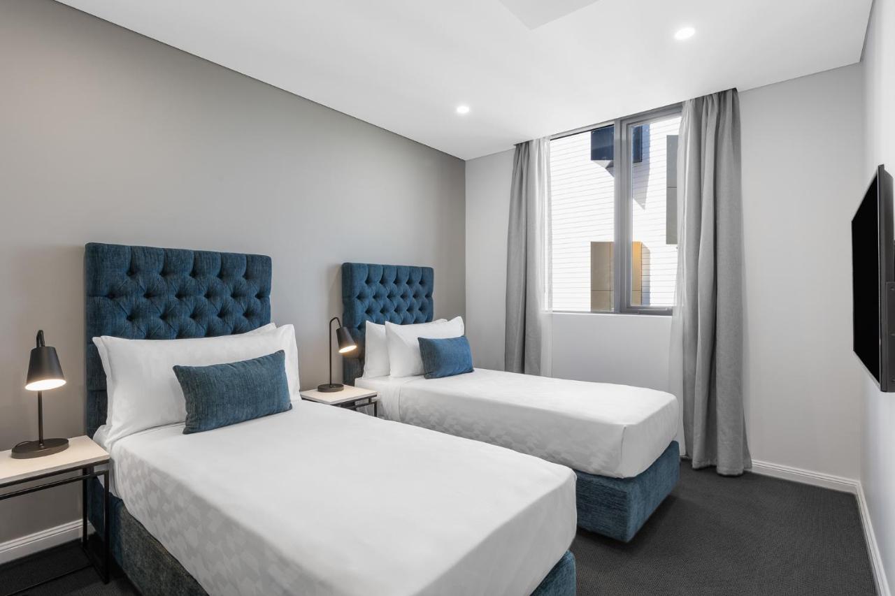 فندق أجنحة ميريتون كاورد ستريت، ماسكوت سيدني المظهر الخارجي الصورة A bedroom at the hotel