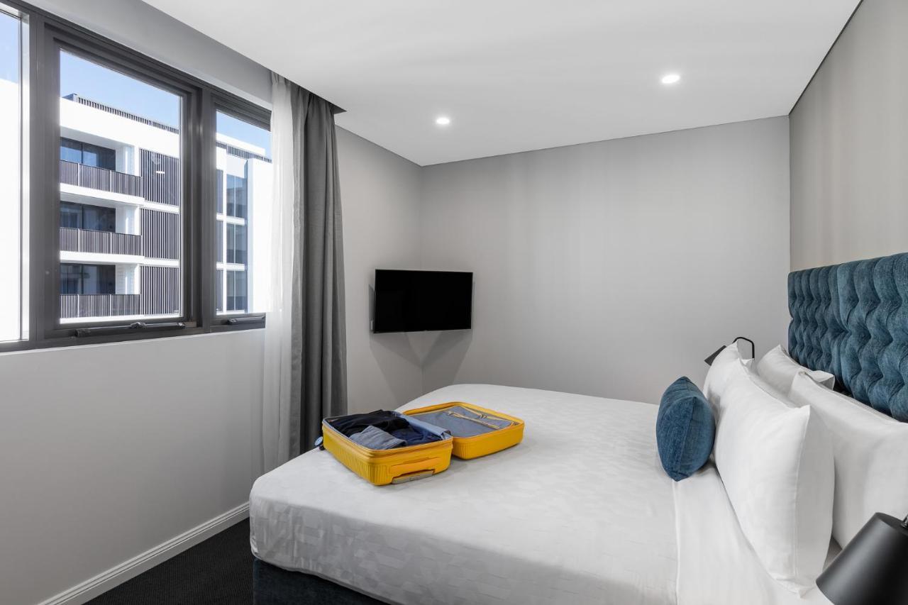 فندق أجنحة ميريتون كاورد ستريت، ماسكوت سيدني المظهر الخارجي الصورة A bedroom at the hotel